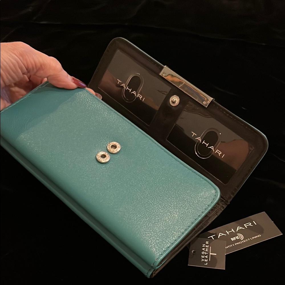 Tahari Vegan Leather Wallet with Identity Protection Lining & Lots of Space! NWT - Picture 2 of 9